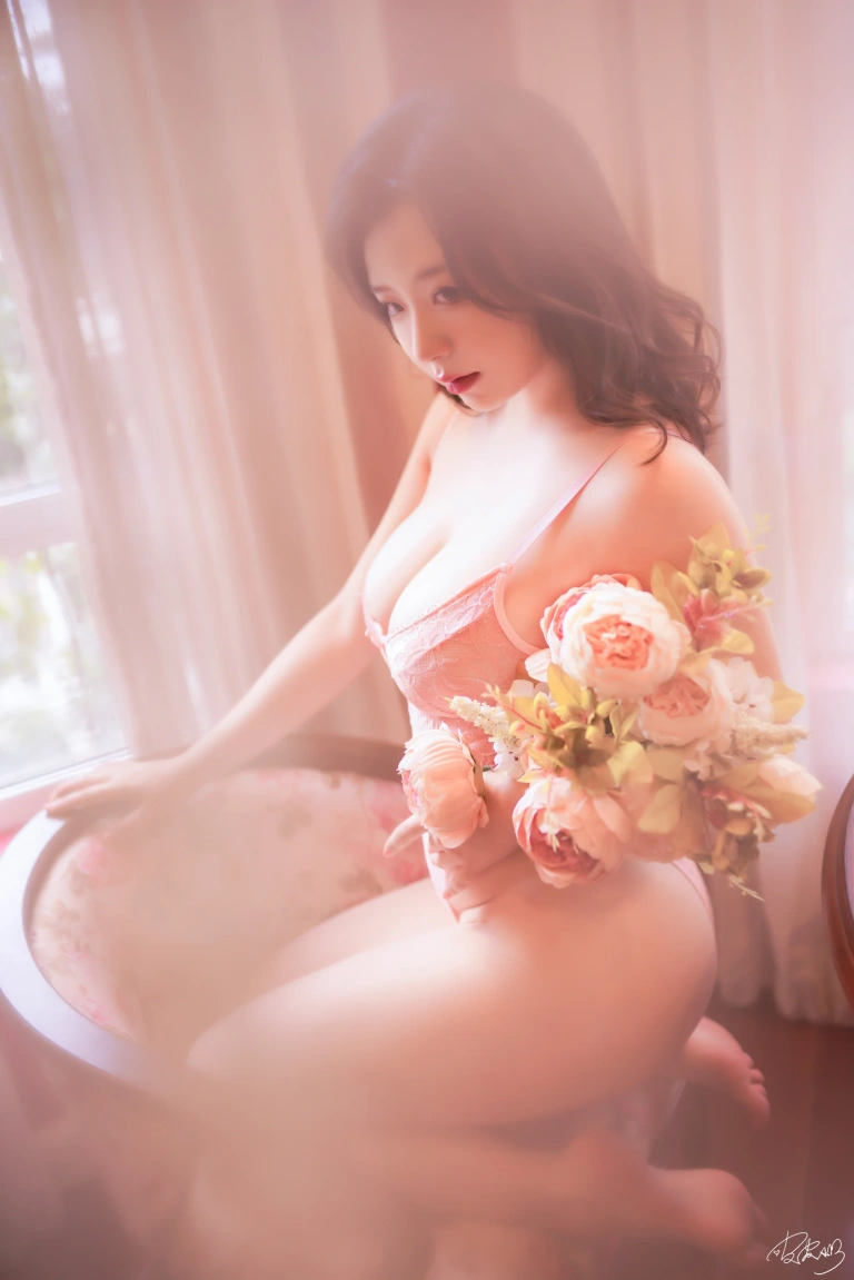 皮皮奶《复古连体内衣》主题写真：24张全套美图