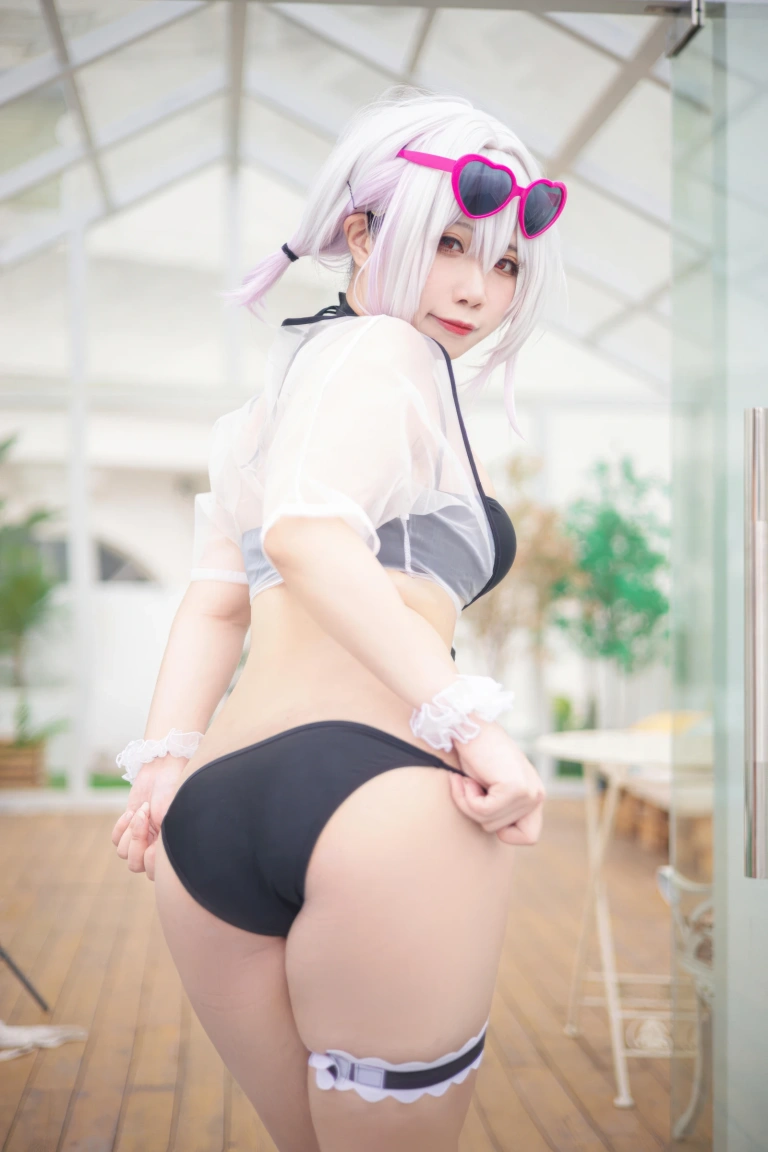 贞子蜜桃《舰长图 天狼星泳装》主题写真：30张全套美图