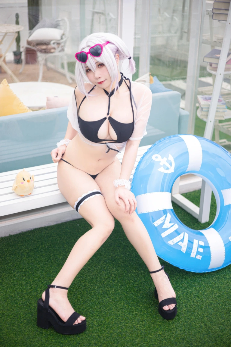 贞子蜜桃《舰长图 天狼星泳装》主题写真：30张全套美图