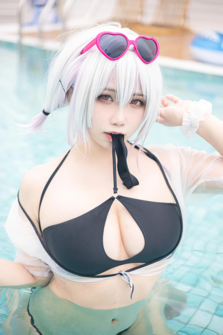 贞子蜜桃《舰长图 天狼星泳装》主题写真：30张全套美图