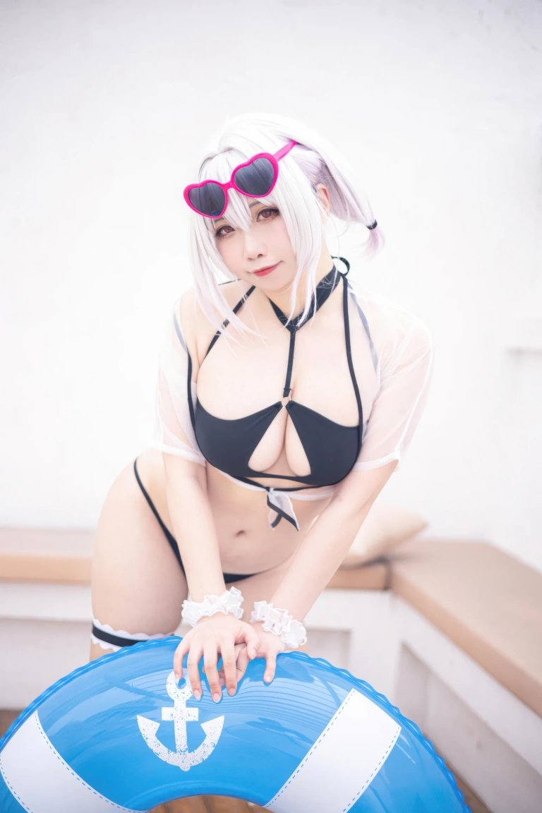 贞子蜜桃《舰长图 天狼星泳装》主题写真：30张全套美图