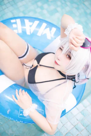 贞子蜜桃《舰长图 天狼星泳装》主题写真：30张全套美图
