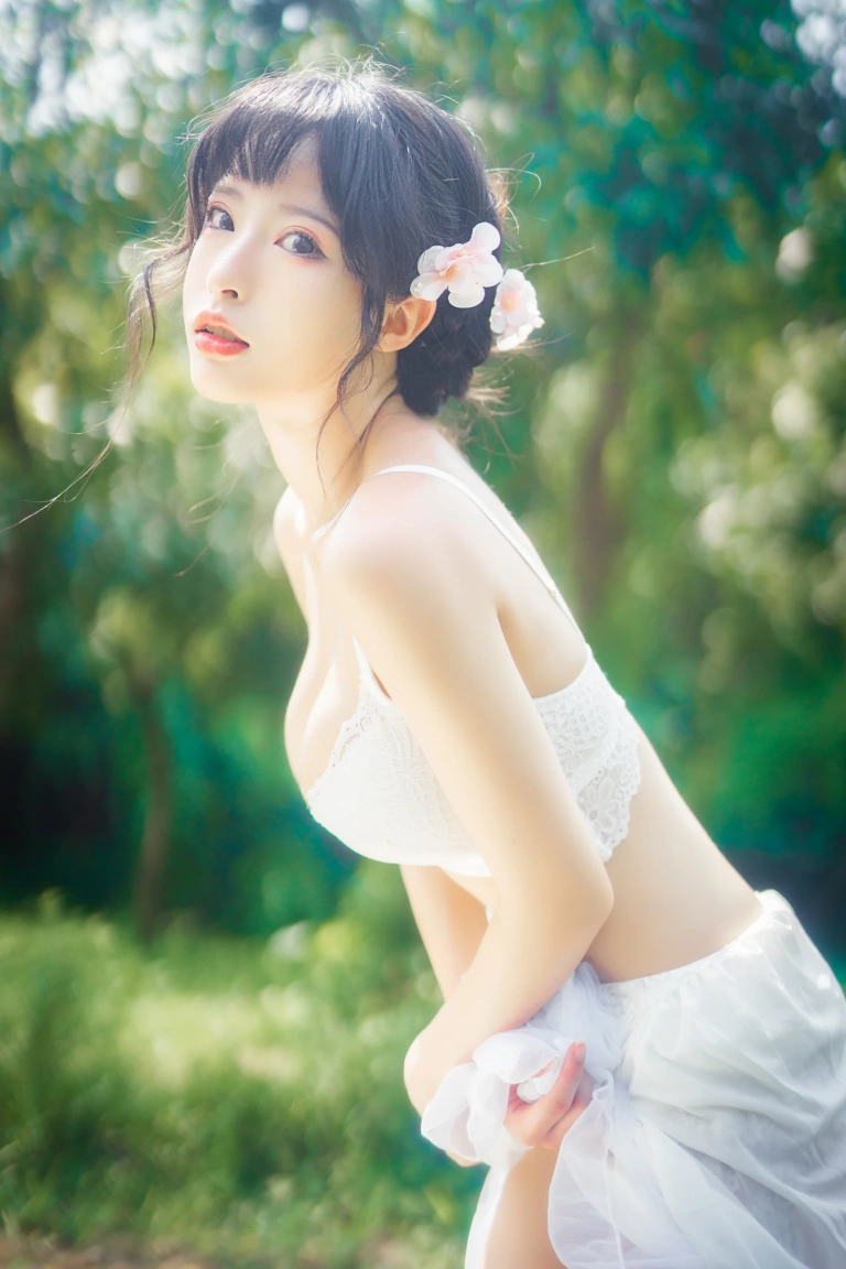 清水由乃《蕾丝花园》主题写真：34张全套美图