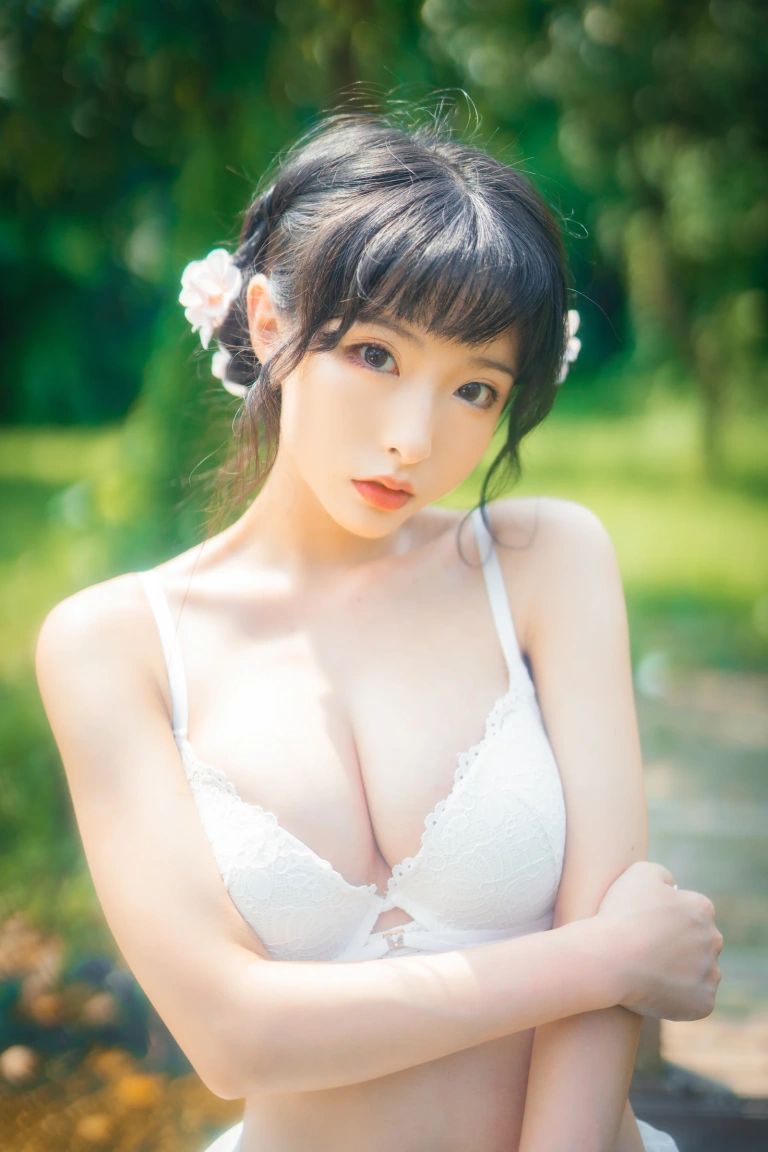 清水由乃《蕾丝花园》主题写真：34张全套美图
