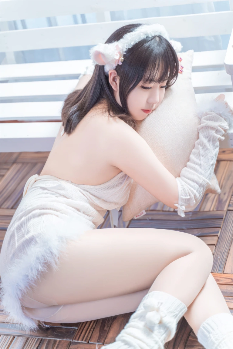 虎森森《小羊奶昔》主题写真：40张全套美图