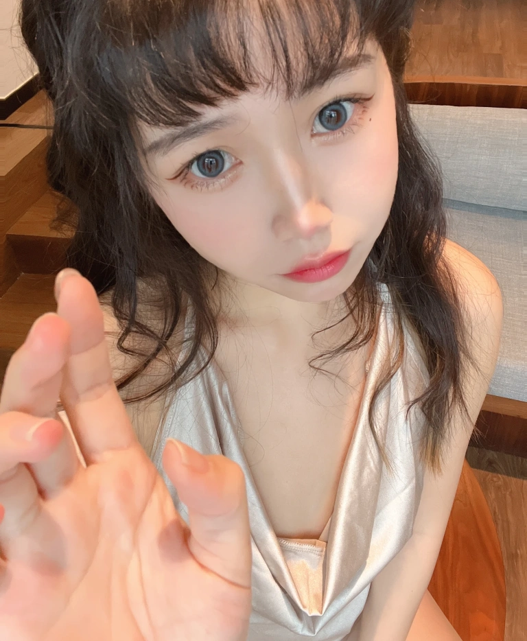 不呆猫《浴室人妻》主题写真：42张全套美图，含3个视频