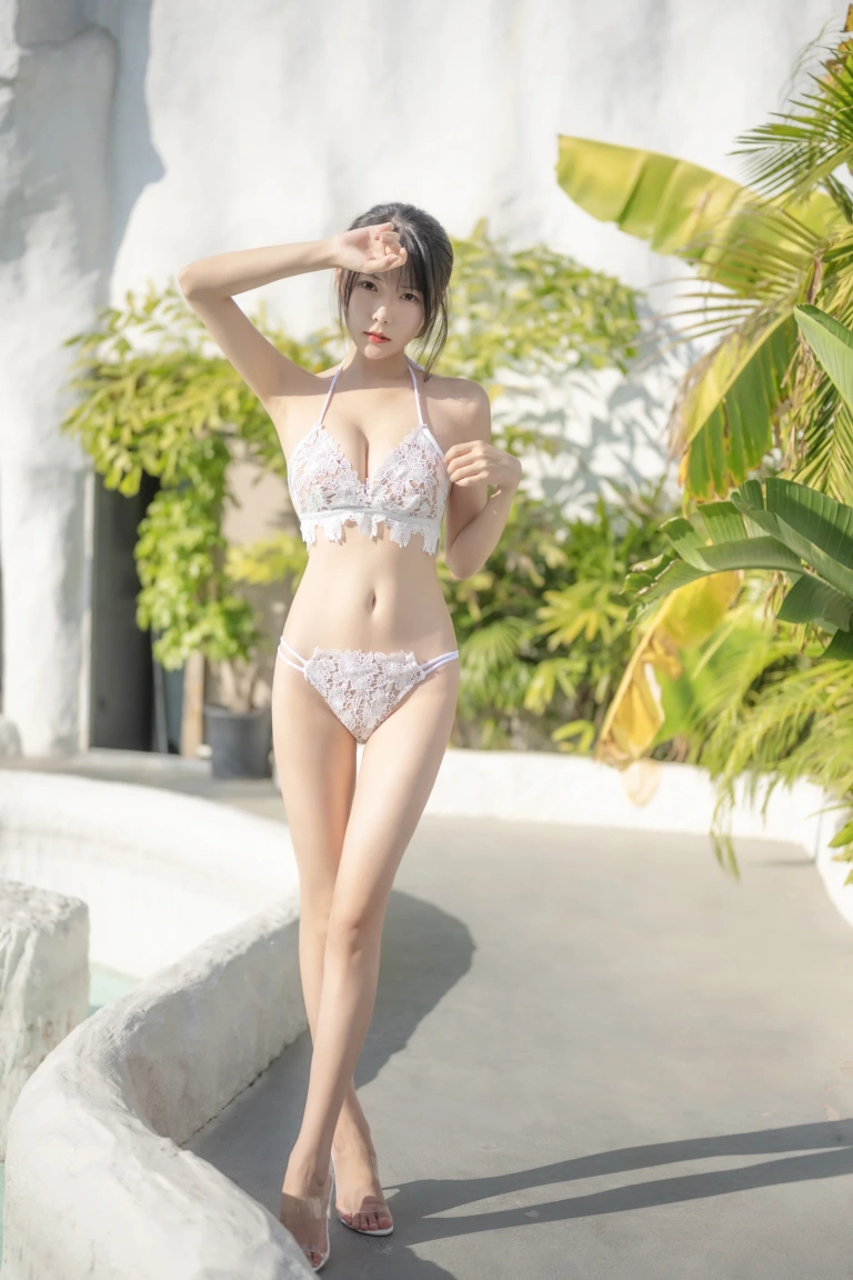 香草喵露露《小鹿乱撞 泳装》主题写真：65张全套美图