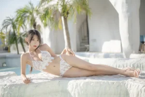 香草喵露露《小鹿乱撞 泳装》主题写真：65张全套美图