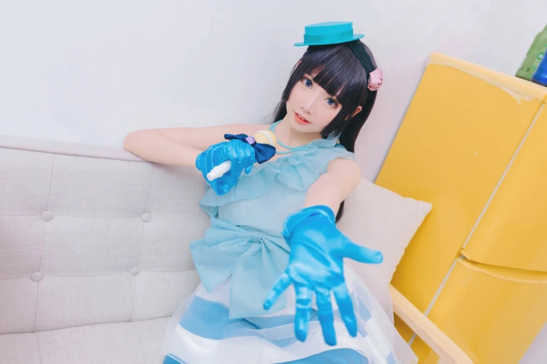 面饼仙儿《黑猫打歌服》主题写真：12张全套美图
