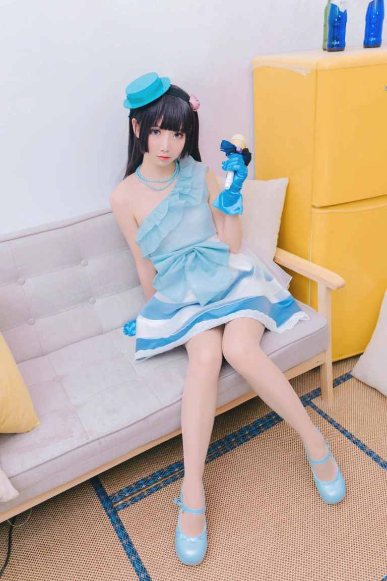 面饼仙儿《黑猫打歌服》主题写真：12张全套美图