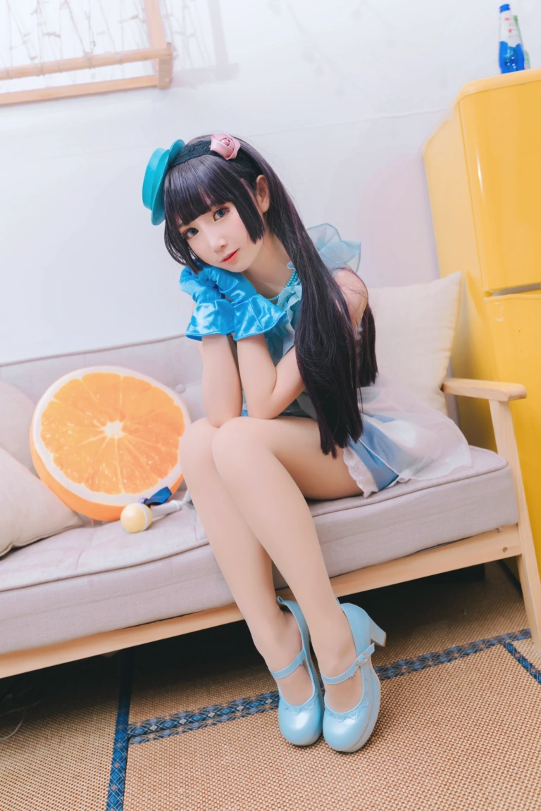 面饼仙儿《黑猫打歌服》主题写真：12张全套美图