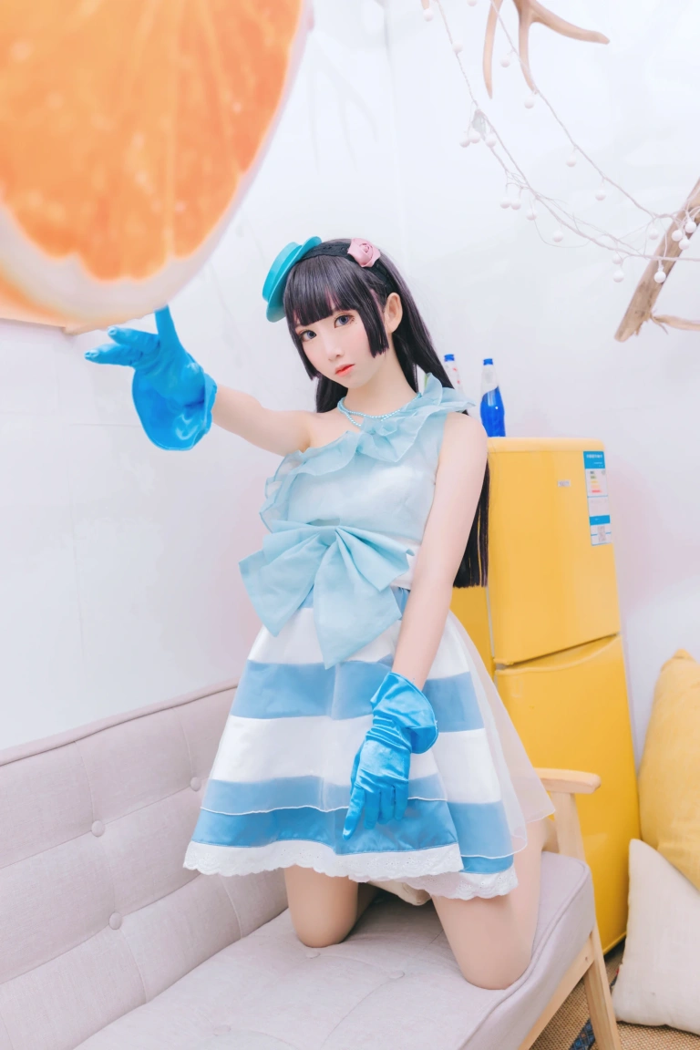 面饼仙儿《黑猫打歌服》主题写真：12张全套美图