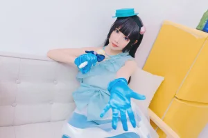 面饼仙儿《黑猫打歌服》主题写真：12张全套美图