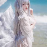 宮本桜《碧蓝航线 信浓 泳装白沙幽夢》主题写真：20张全套美图