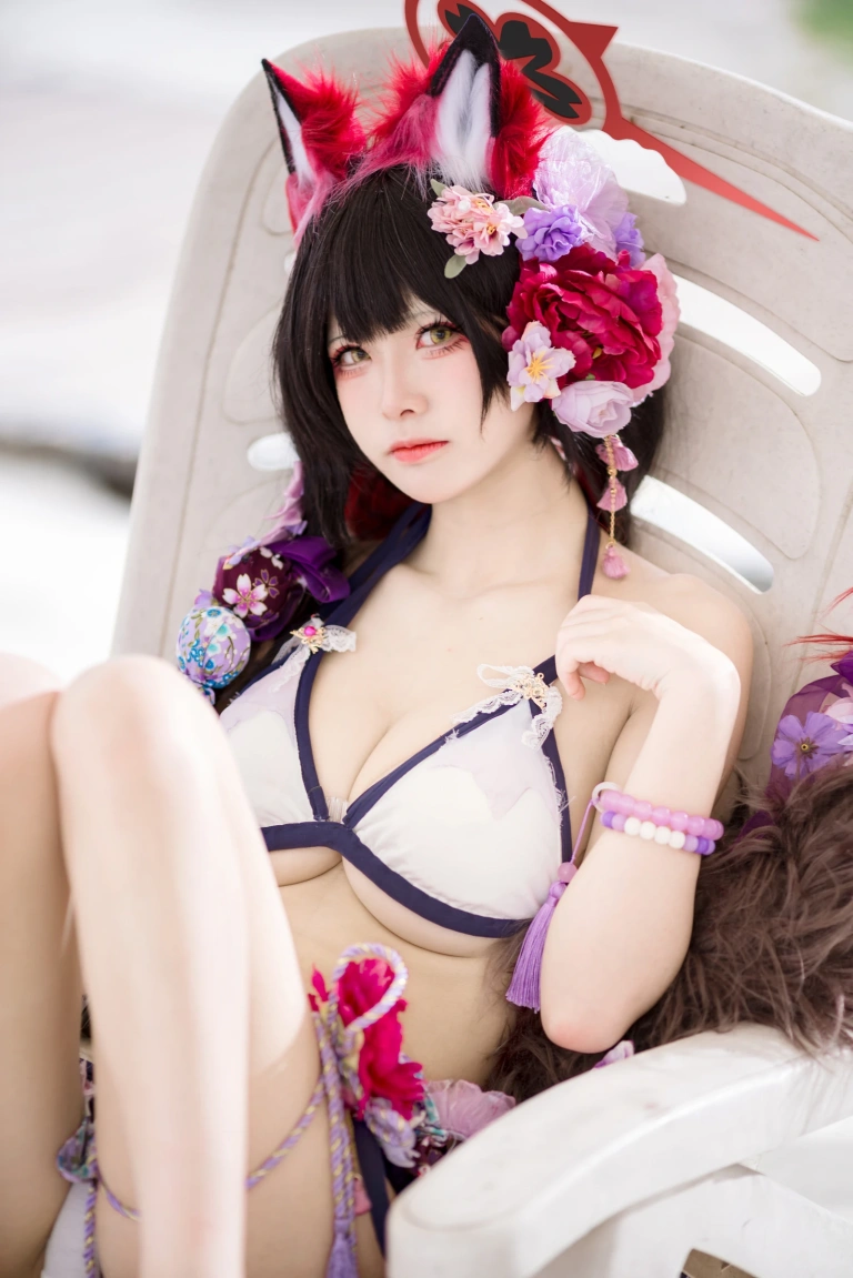 九柒喵《蔚蓝档案 狐坂若藻泳装》主题写真：23张全套美图