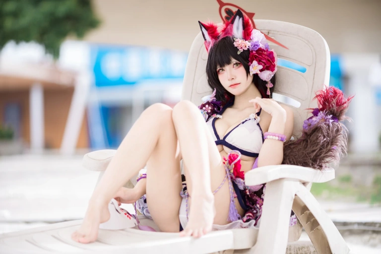 九柒喵《蔚蓝档案 狐坂若藻泳装》主题写真：23张全套美图