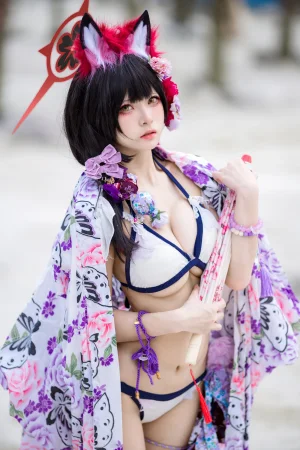 九柒喵《蔚蓝档案 狐坂若藻泳装》主题写真：23张全套美图