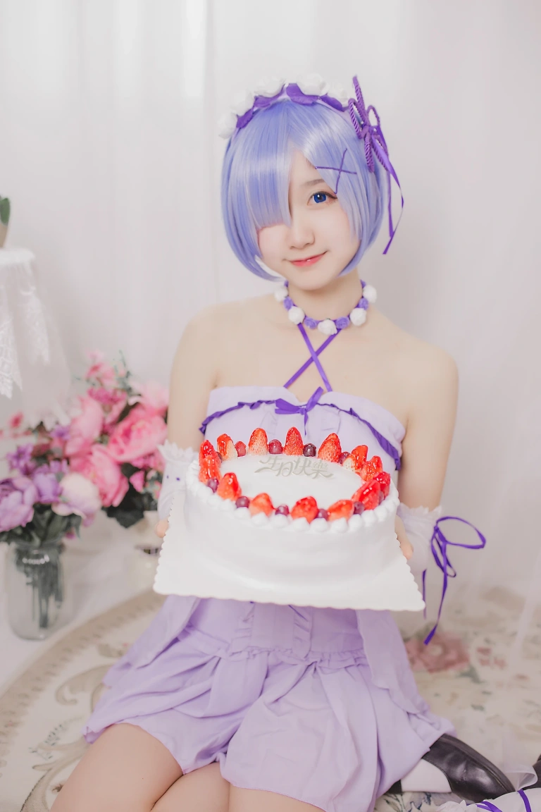 木棉棉《雷姆生日》主题写真：24张全套美图