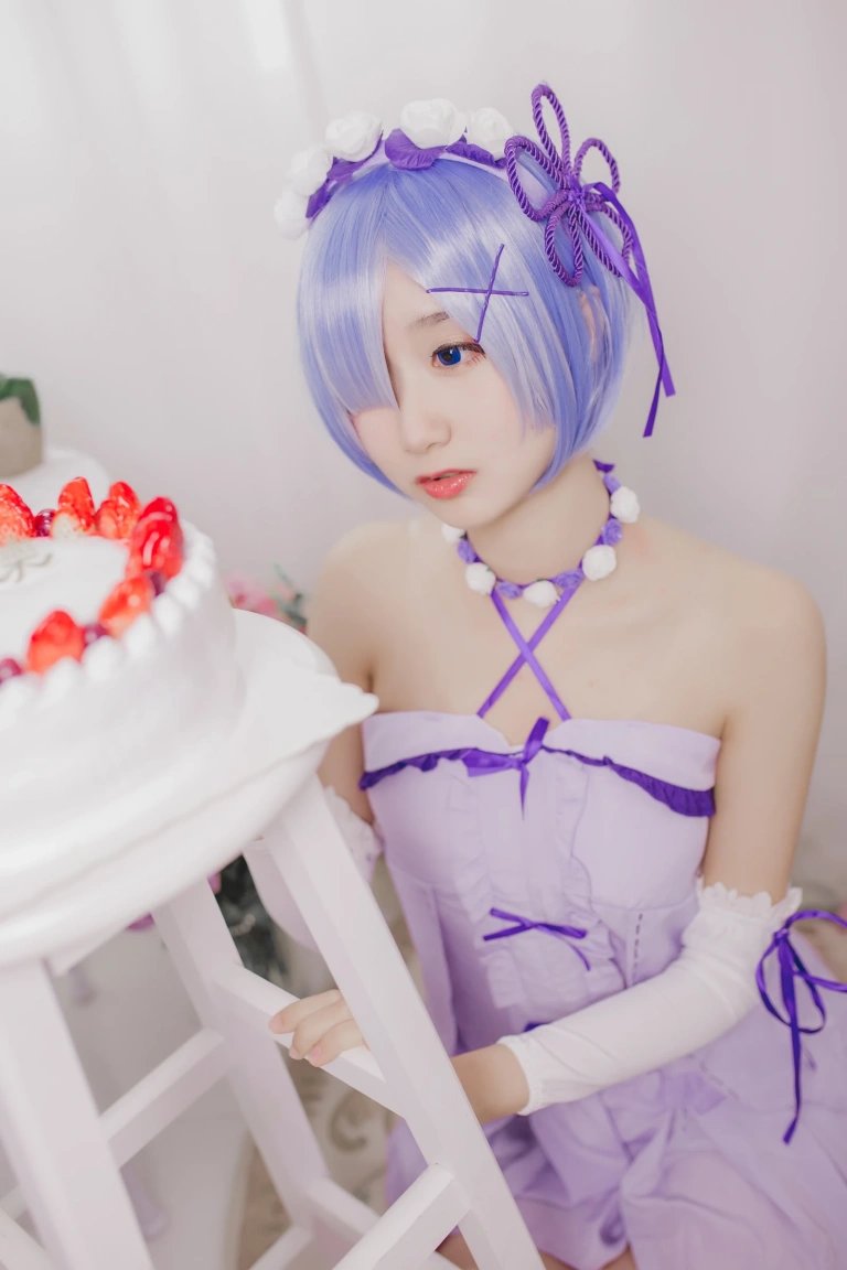木棉棉《雷姆生日》主题写真：24张全套美图