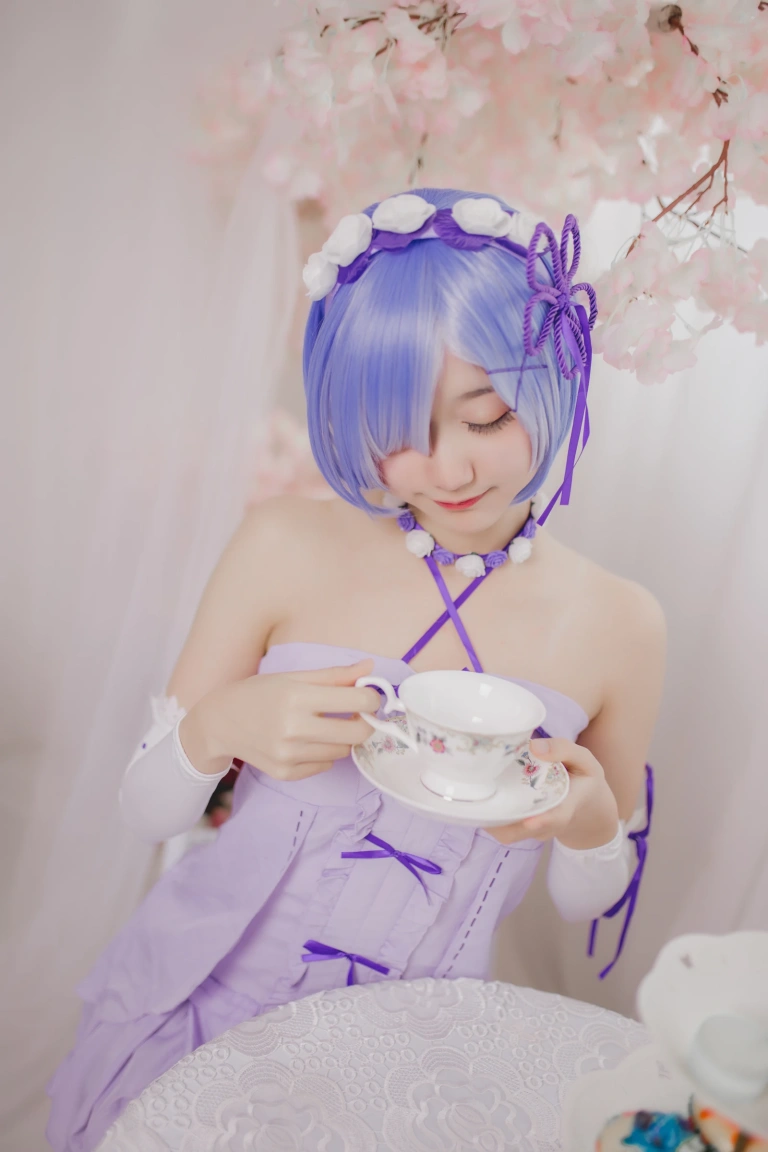 木棉棉《雷姆生日》主题写真：24张全套美图