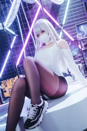 虎森森《莺》主题写真：33张全套美图