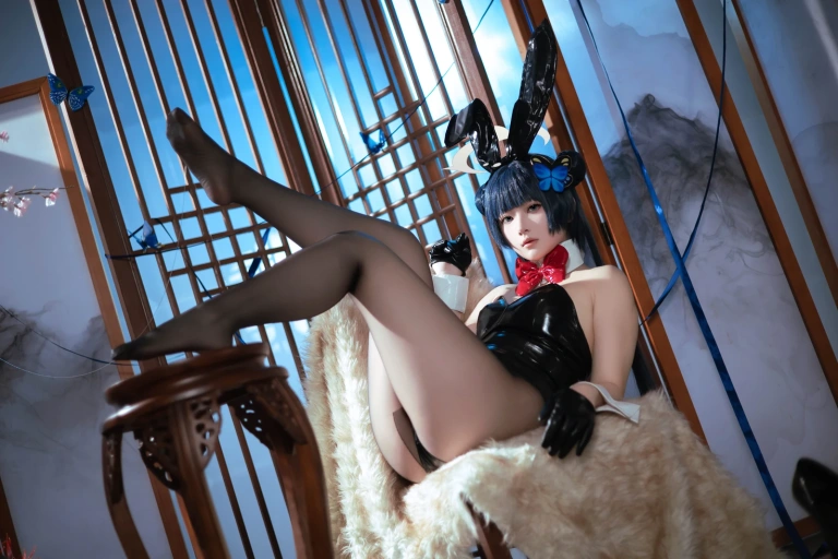 屿鱼《龙华妃咲 兔女郎》主题写真：40张全套美图
