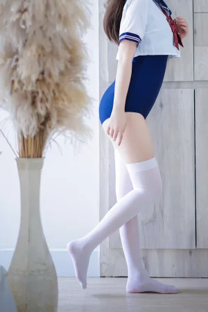 日奈娇(椎名莜)《制服死库水》主题写真：40张全套美图