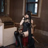 阿半今天很开心《约尔礼服+同人内衣》主题写真：53张全套美图