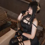 阿半今天很开心《约尔礼服+同人内衣》主题写真：53张全套美图