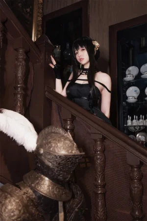 阿半今天很开心《约尔礼服+同人内衣》主题写真：53张全套美图
