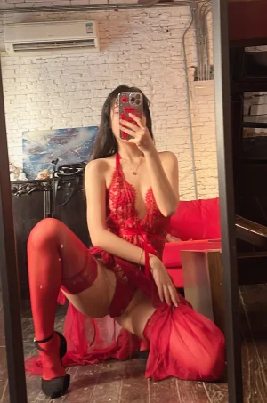 不呆猫《霸气红色人妻》主题写真：57张全套美图，含1个视频
