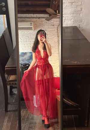 不呆猫《霸气红色人妻》主题写真：57张全套美图，含1个视频