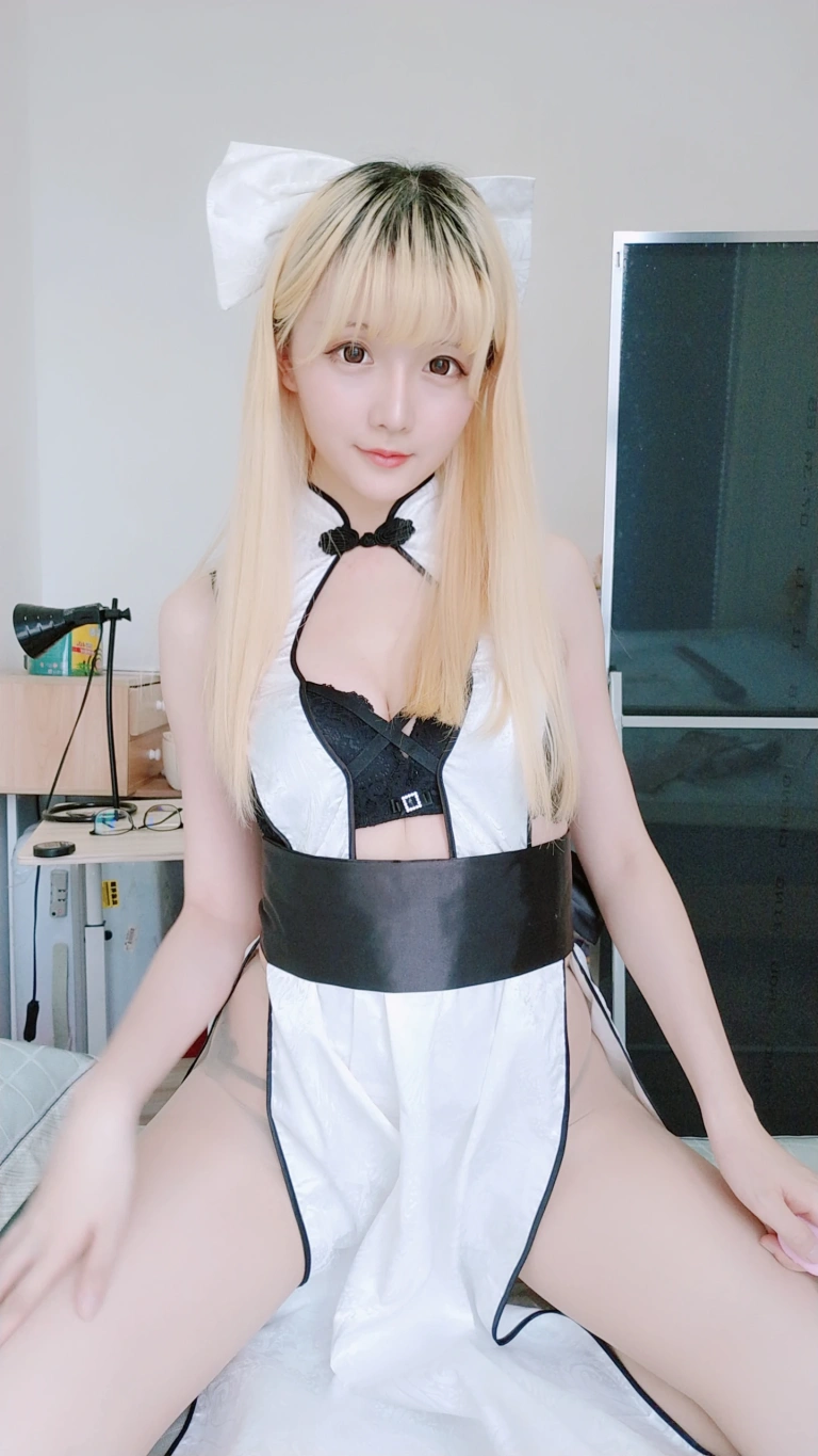 星之迟迟《定制 6-24 旗袍》主题写真：60张全套美图，含4个视频