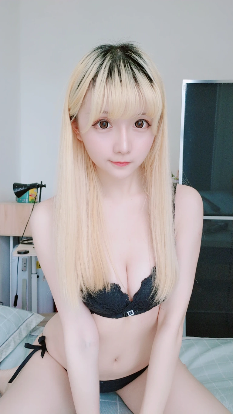 星之迟迟《定制 6-24 旗袍》主题写真：60张全套美图，含4个视频
