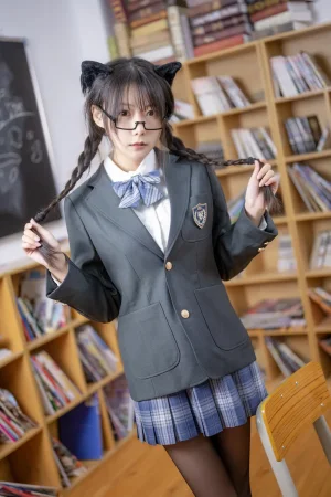 香草喵露露《小鹿乱撞 jk制服》主题写真：74张全套美图