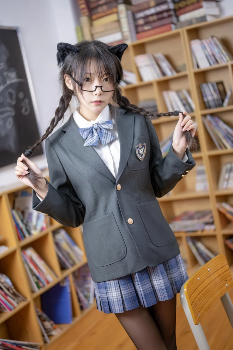 香草喵露露《小鹿乱撞 jk制服》主题写真：74张全套美图