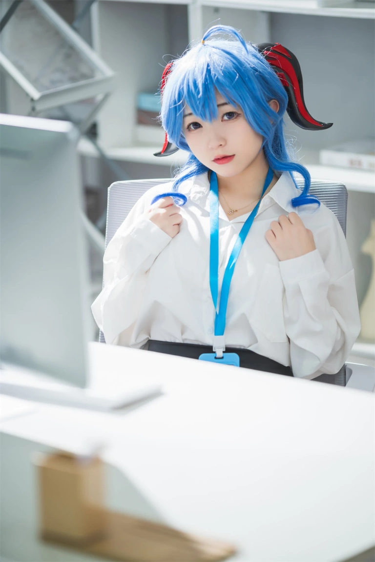 花铃《甘雨秘书OL》主题写真：93张全套美图
