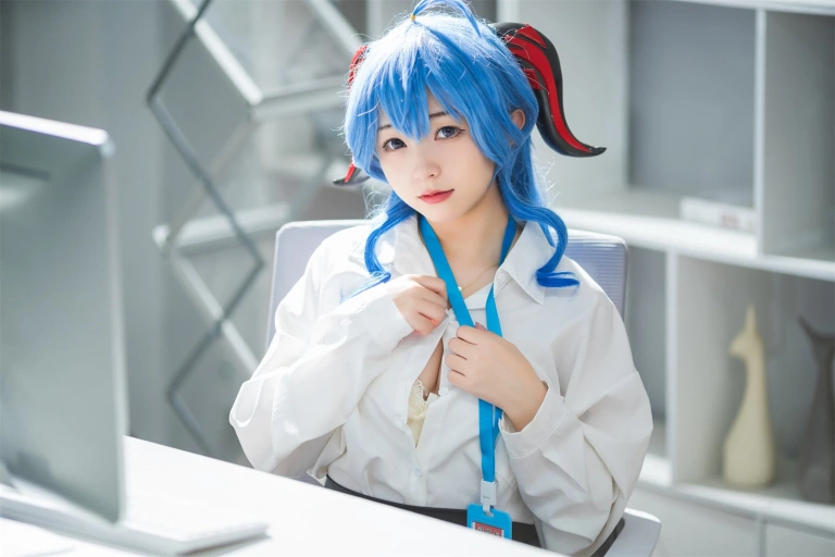 花铃《甘雨秘书OL》主题写真：93张全套美图