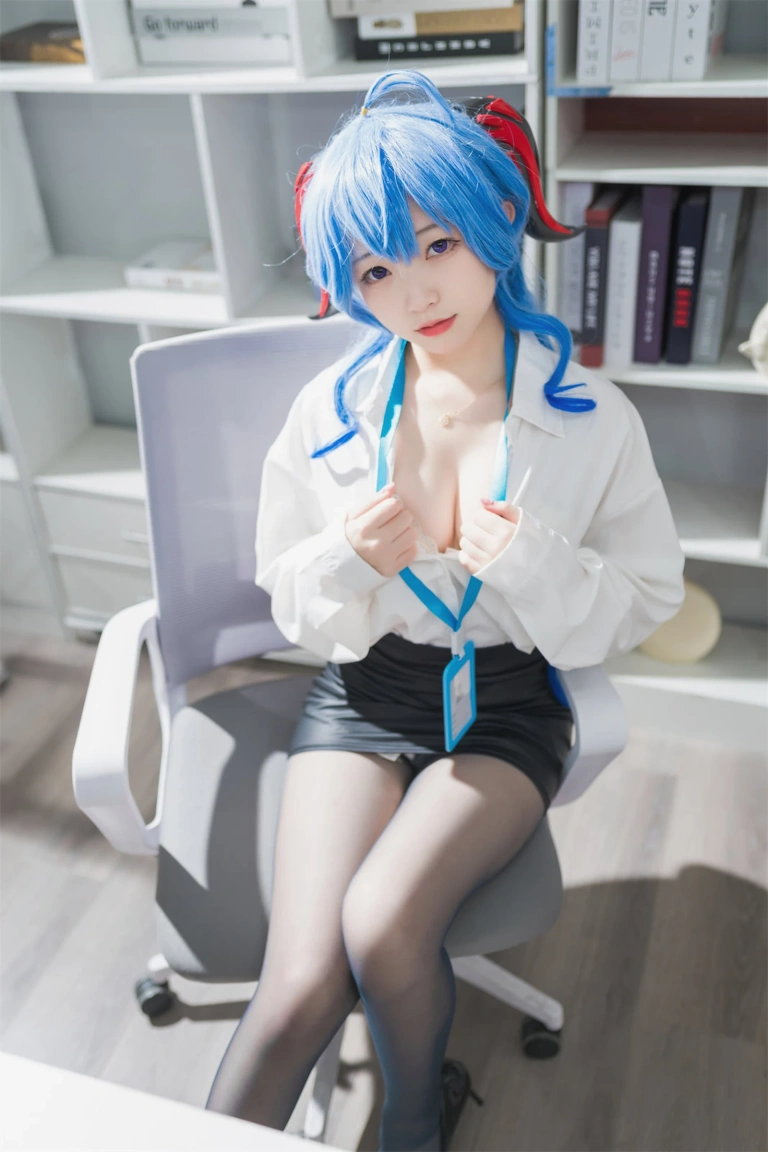 花铃《甘雨秘书OL》主题写真：93张全套美图