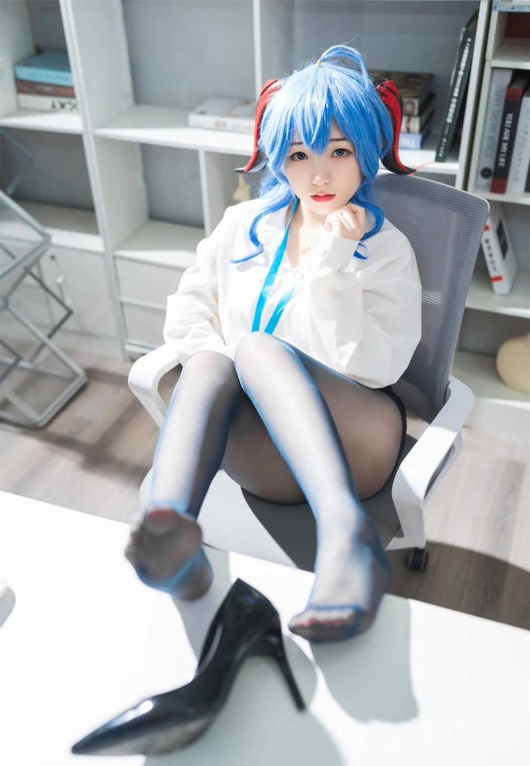 花铃《甘雨秘书OL》主题写真：93张全套美图