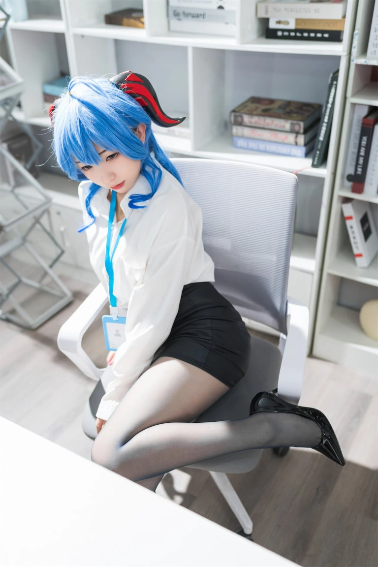 花铃《甘雨秘书OL》主题写真：93张全套美图