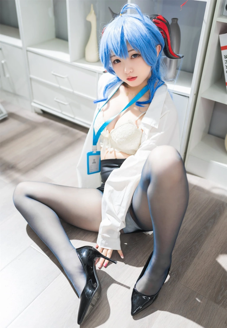 花铃《甘雨秘书OL》主题写真：93张全套美图