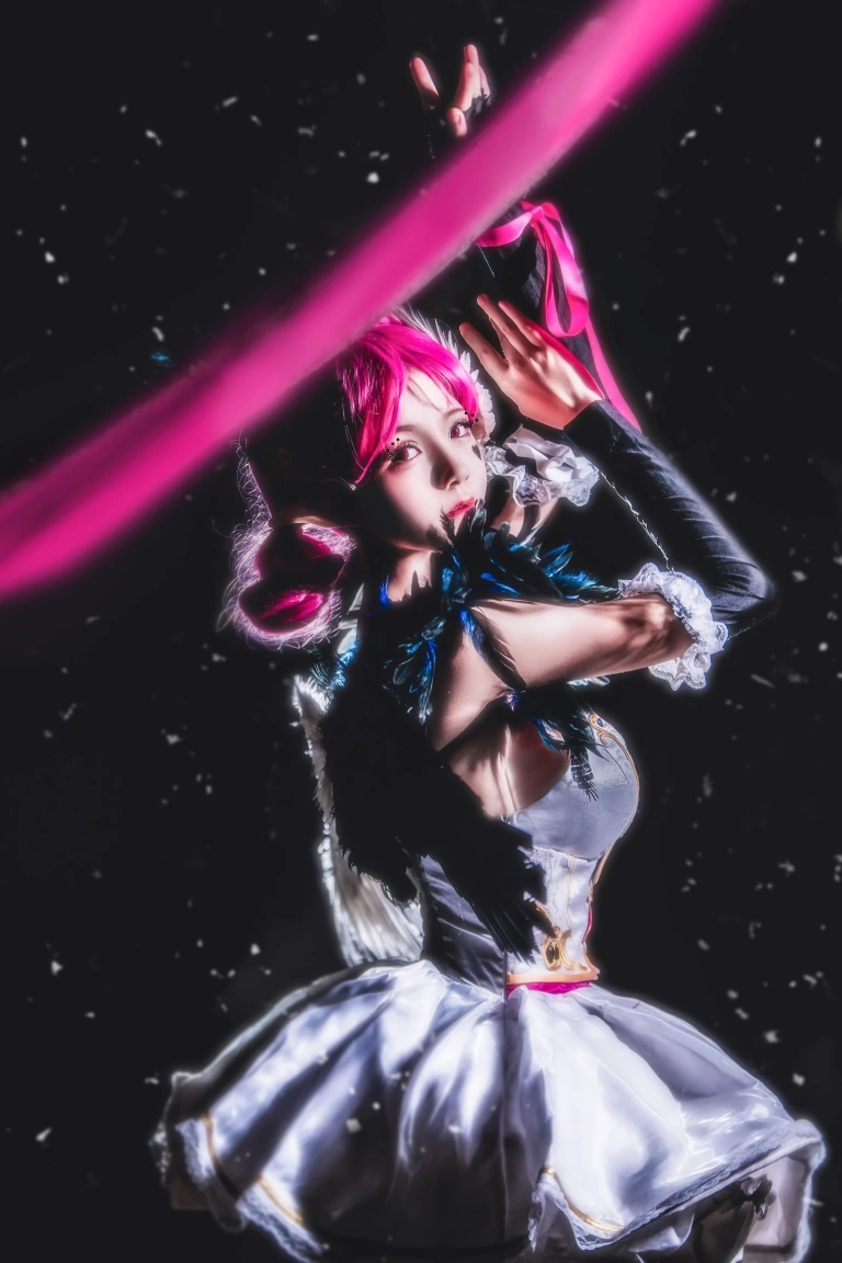 桜桃喵《天鹅之梦》主题写真：12张全套美图
