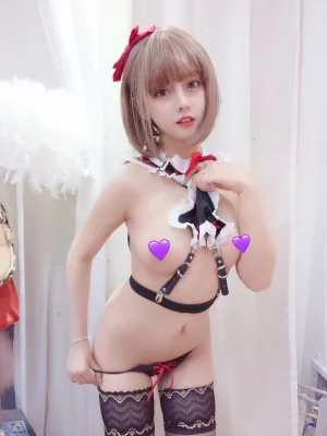 过期米线线喵《马戏团》主题写真：22张全套美图