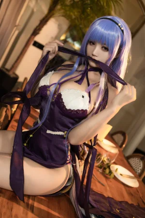 小仓千代《黛朵礼服》主题写真：19张全套美图