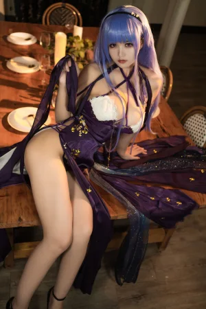 小仓千代《黛朵礼服》主题写真：19张全套美图