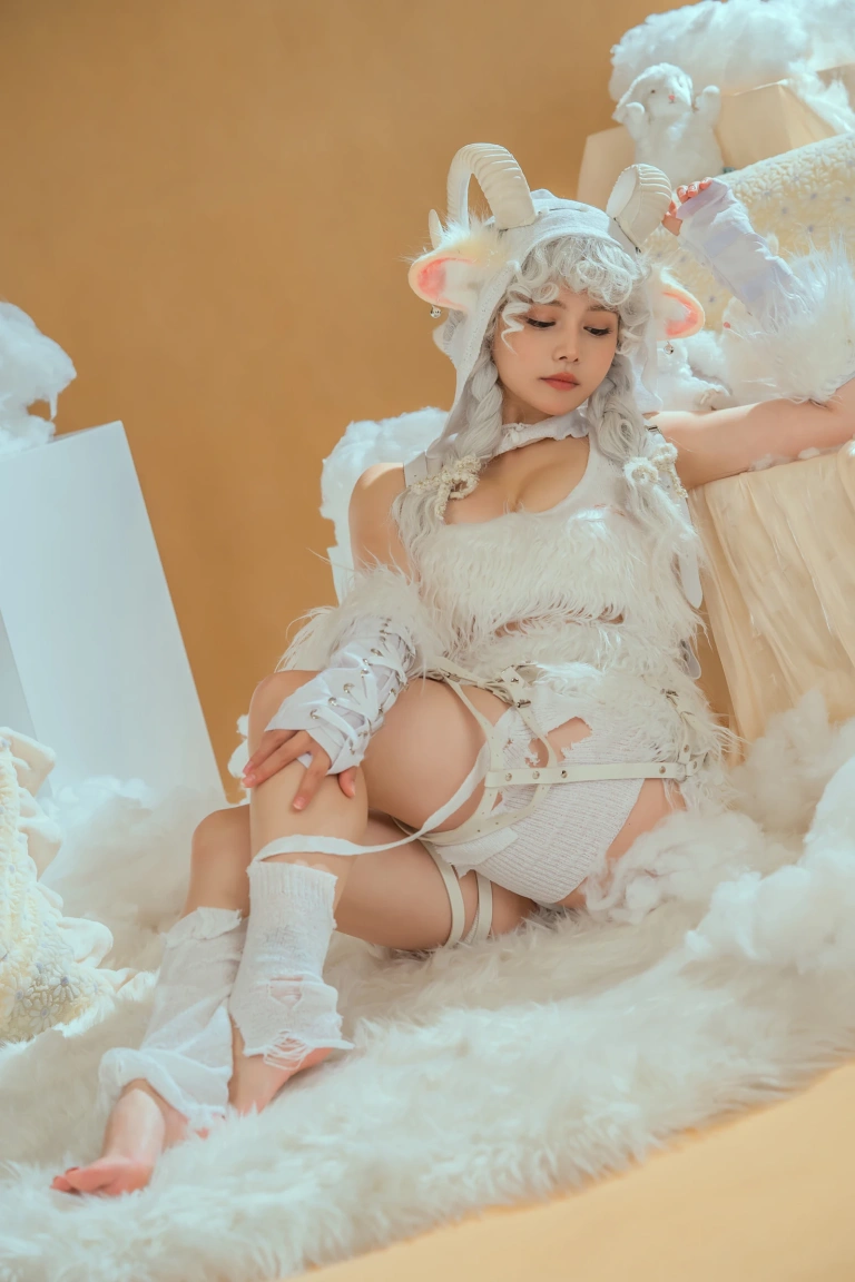 七月喵子《幻想兽娘集日食 伊卡》主题写真：22张全套美图