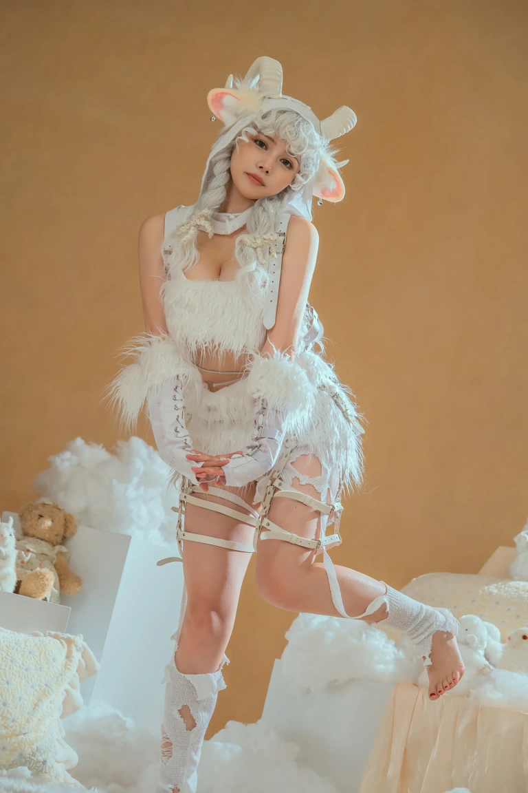 七月喵子《幻想兽娘集日食 伊卡》主题写真：22张全套美图