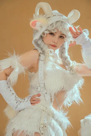 七月喵子《幻想兽娘集日食 伊卡》主题写真：22张全套美图