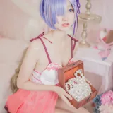 木棉棉《蕾姆睡衣》主题写真：24张全套美图